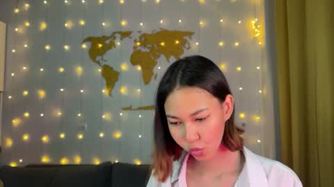 Amura Kim online show from 8, 12, 2024