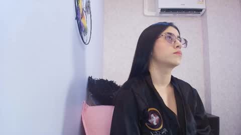 Snapshot of amy__wats0n chatting on 21, 10, 2025 amy__wats0n online show from 21, 10, 2025