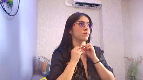 Snapshot of amy__wats0n chatting on 18, 12, 2025 amy__wats0n online show from 18, 12, 2025