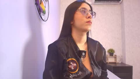 Snapshot of amy__wats0n chatting on 5, 1, 2026 amy__wats0n online show from 5, 1, 2026