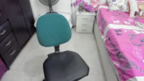 Snapshot of amy_queents chatting on 24, 12, 2024 Amy Caroland online show from 24, 12, 2024