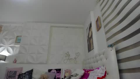 Snapshot of amy_queents chatting on 27, 10, 2025 Amy Caroland online show from 27, 10, 2025