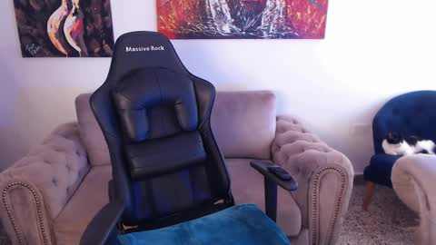 Mia Cristancho online show from 2, 3, 2025