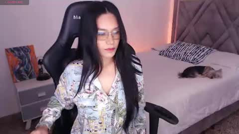 Mia Cristancho online show from 12, 7, 2026