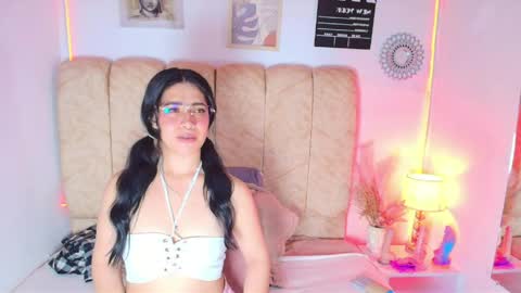 Snapshot of amy_swann chatting on 27, 5, 2026 Amy online show from 27, 5, 2026