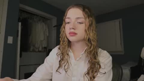 Snapshot of amyjj chatting on 9, 11, 2025 Amy online show from 9, 11, 2025