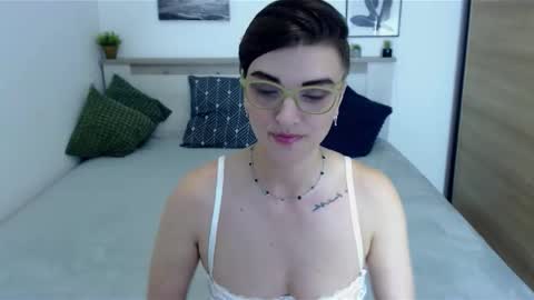 Snapshot of amylexy chatting on 28, 9, 2025 Hi there guys My pleasure in your hands pvt is open online show from 28, 9, 2025