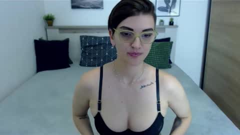 Snapshot of amylexy chatting on 4, 10, 2025 Hi there guys My pleasure in your hands pvt is open online show from 4, 10, 2025