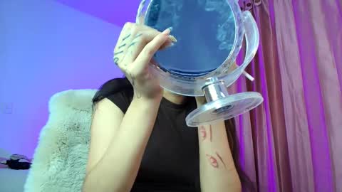 Snapshot of amyolimpo chatting on 22, 5, 2026 Amy ... Nice to meet u thumb up me please its important online show from 22, 5, 2026