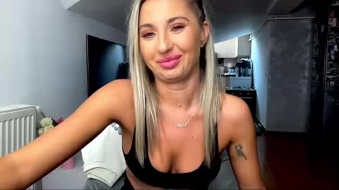 Snapshot of amyroberta92 chatting on 14, 2, 2025 amyroberta92 online show from 14, 2, 2025