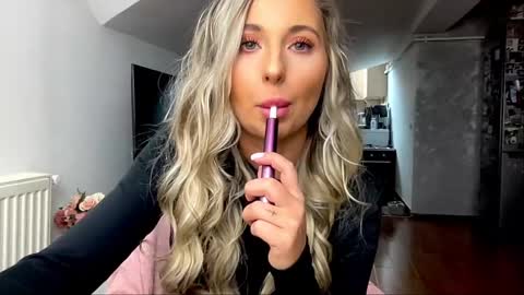 Snapshot of amyroberta92 chatting on 17, 2, 2025 amyroberta92 online show from 17, 2, 2025