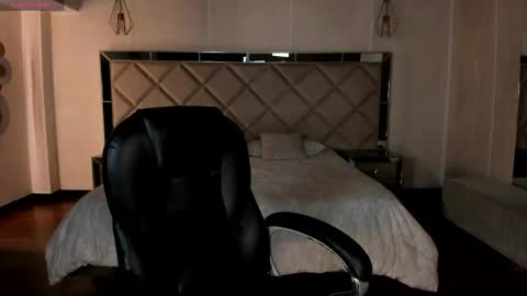 Snapshot of amyrosse_x chatting on 25, 5, 2026 AMY R online show from 25, 5, 2026