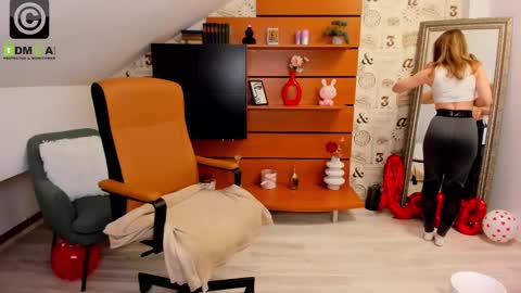 Snapshot of amyrossie chatting on 28, 2, 2025 AmyRossie online show from 28, 2, 2025