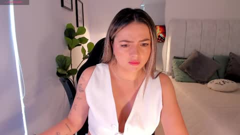 Snapshot of amywoods chatting on 24, 4, 2026 online show from 24, 4, 2026
