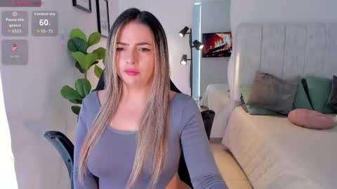 Snapshot of amywoods chatting on 6, 5, 2026 online show from 6, 5, 2026