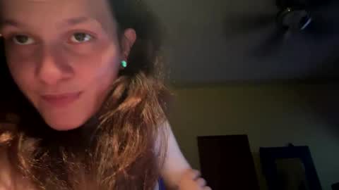 Snapshot of an_e333 chatting on 4, 10, 2025 an_e333 online show from 4, 10, 2025