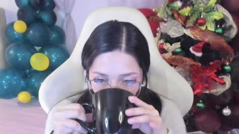 Im anna but you can call me as you want online show from 9, 12, 2024