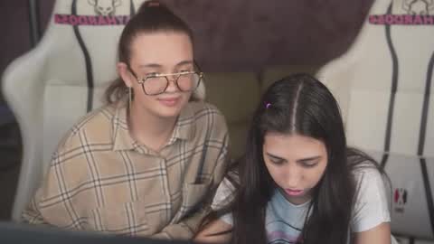 Sweet girls online show from 1, 3, 2026