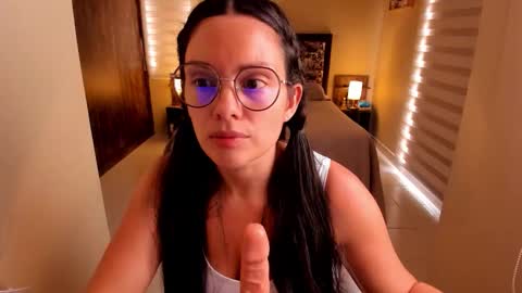 Snapshot of anabel_25 chatting on 4, 11, 2025 Anabel online show from 4, 11, 2025