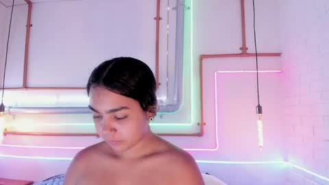 Snapshot of anaelle_bardin chatting on 8, 5, 2026 Anna online show from 8, 5, 2026