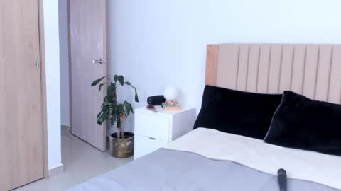 Ana Henao or Annie... Follow me ahenaocb Insta  X online show from 27, 10, 2025