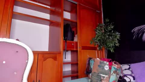 Snapshot of anahi__18 chatting on 12, 11, 2025 Anahi online show from 12, 11, 2025