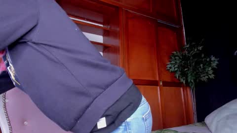 Snapshot of anahi__18 chatting on 16, 12, 2025 Anahi online show from 16, 12, 2025