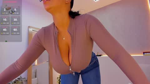 Snapshot of anahi_ryan chatting on 8, 2, 2025 Ana online show from 8, 2, 2025
