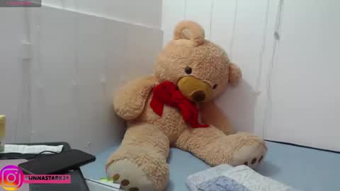 Anahi Browns online show from 4, 11, 2025