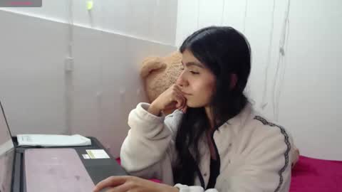 Snapshot of anahibrowns95 chatting on 17, 12, 2025 Anahi Browns online show from 17, 12, 2025