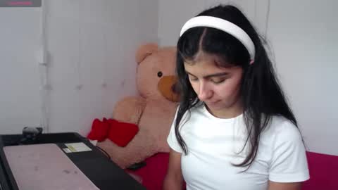 Snapshot of anahibrowns95 chatting on 15, 1, 2026 Anahi Browns online show from 15, 1, 2026