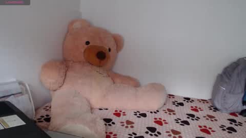 Anahi Browns online show from 4, 3, 2026