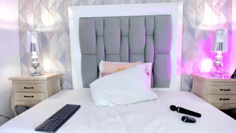 Snapshot of anais_cooper chatting on 10, 1, 2025 online show from 10, 1, 2025