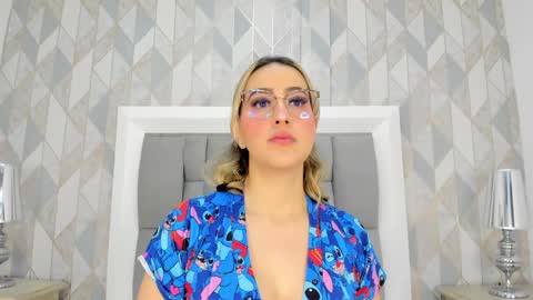 Snapshot of anais_cooper chatting on 1, 2, 2025 online show from 1, 2, 2025