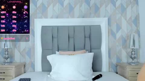 Snapshot of anais_cooper chatting on 5, 2, 2025 online show from 5, 2, 2025