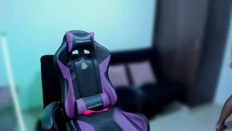 Snapshot of anakiss1 chatting on 21, 12, 2024 help me to get 100 thumps up online show from 21, 12, 2024