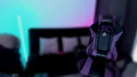 Snapshot of anakiss1 chatting on 23, 12, 2024 help me to get 100 thumps up online show from 23, 12, 2024