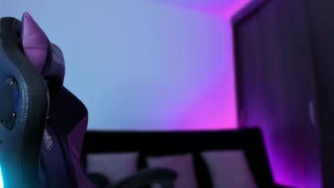 Snapshot of anakiss1 chatting on 24, 1, 2025 help me to get 100 thumps up online show from 24, 1, 2025