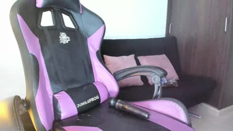 Snapshot of anakiss1 chatting on 4, 2, 2025 help me to get 100 thumps up online show from 4, 2, 2025