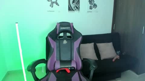 Snapshot of anakiss1 chatting on 19, 2, 2025 help me to get 100 thumps up online show from 19, 2, 2025