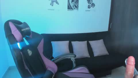 Snapshot of anakiss1 chatting on 7, 3, 2025 help me to get 100 thumps up online show from 7, 3, 2025