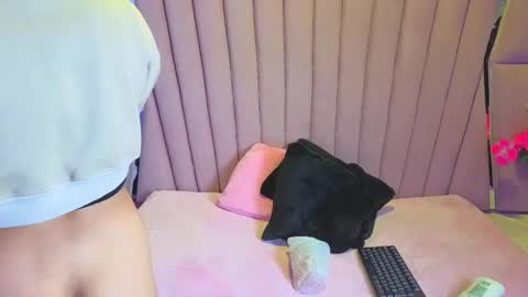 Snapshot of anales_deep_69 chatting on 2, 12, 2025 AbbyAndAntonela online show from 2, 12, 2025