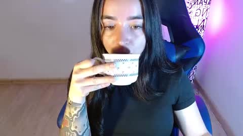 Snapshot of anarosse__ chatting on 24, 11, 2025 ana 3 online show from 24, 11, 2025