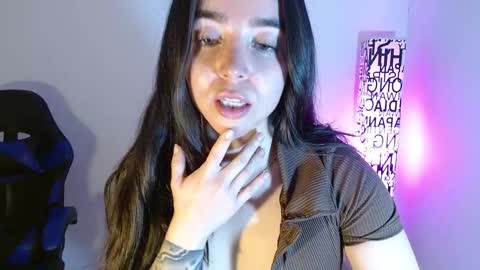 Snapshot of anarosse__ chatting on 25, 11, 2025 ana 3 online show from 25, 11, 2025