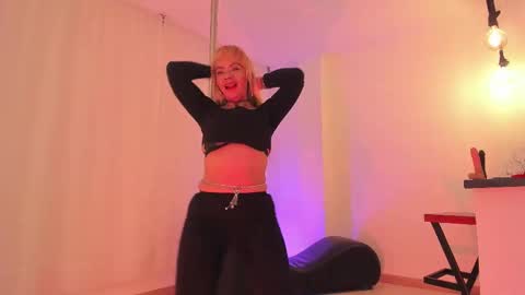 Snapshot of anastasiataylor_ chatting on 28, 9, 2025 Ana 3 online show from 28, 9, 2025