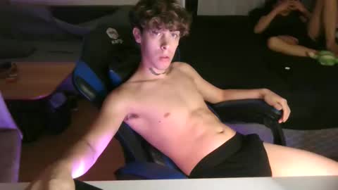 andertwink online show from 15, 4, 2026