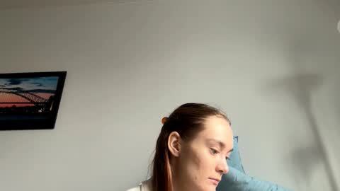 Snapshot of andrafendt chatting on 7, 11, 2025 Viola online show from 7, 11, 2025