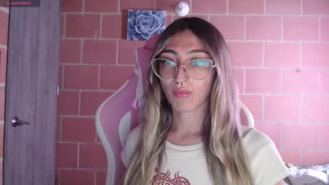 Snapshot of andrea_camila chatting on 28, 10, 2025 Andrea online show from 28, 10, 2025