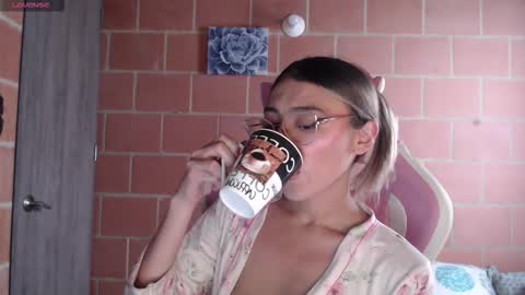 Snapshot of andrea_camila chatting on 20, 12, 2025 Andrea online show from 20, 12, 2025