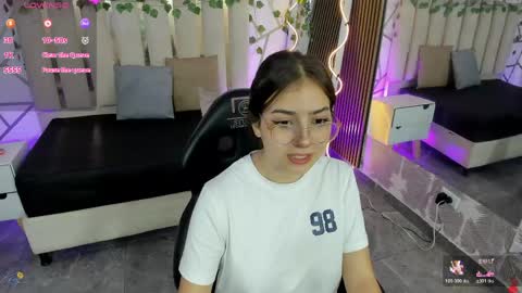 andrea_tay1 online show from 2, 6, 2026